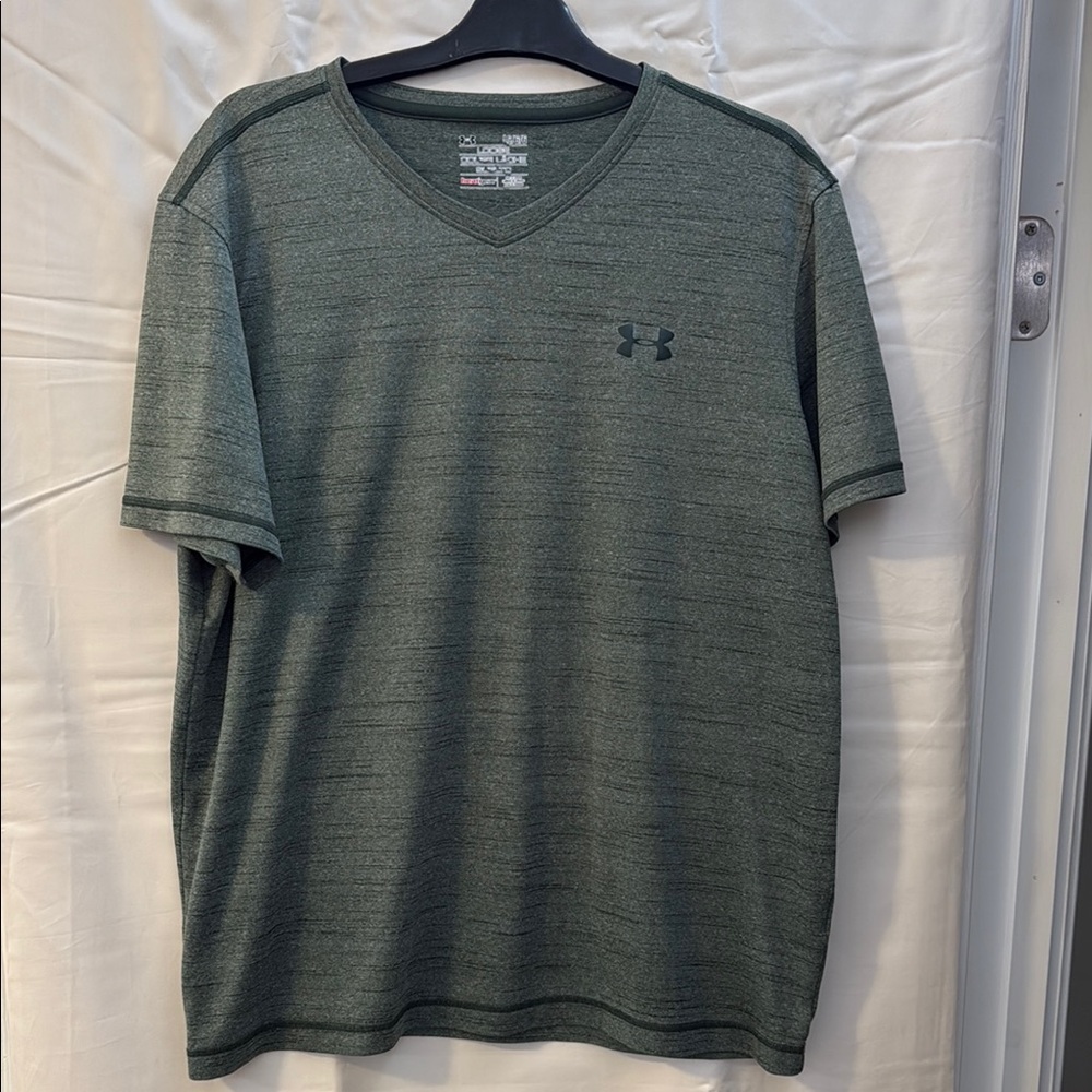 Under Armour Men's Heathered Green V-Neck Tee